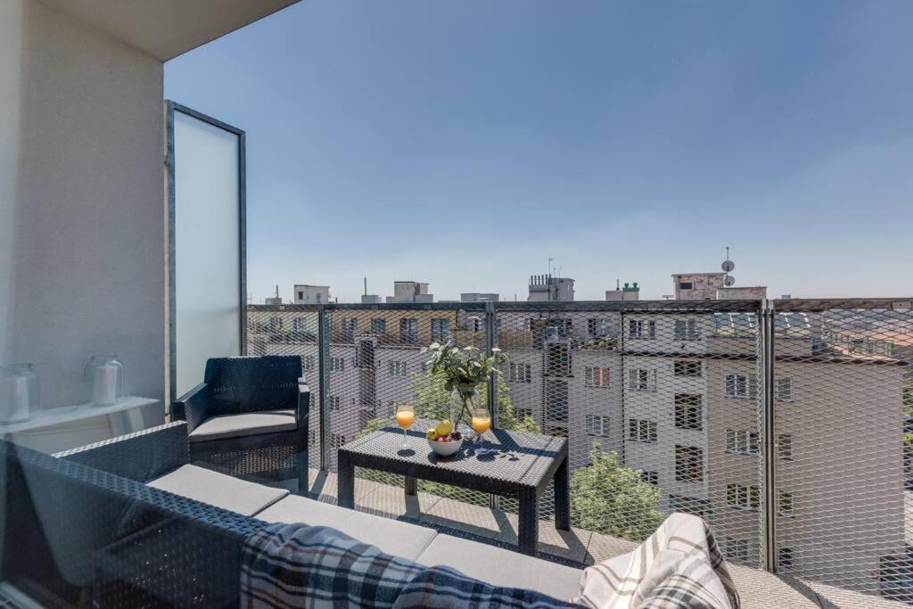 Jt'S Apartments Korunni Str. Прага Екстер'єр фото