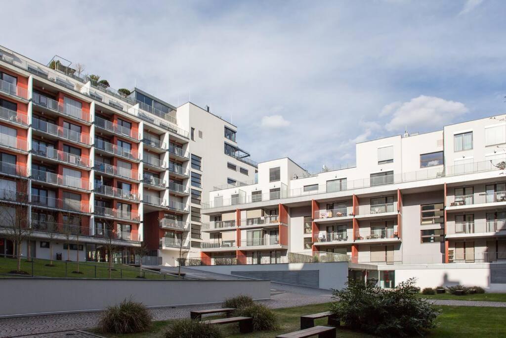 Jt'S Apartments Korunni Str. Прага Екстер'єр фото